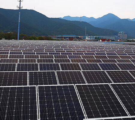 مشاريع الطاقة الشمسية الأرضية المركبة في تشونجيانغ